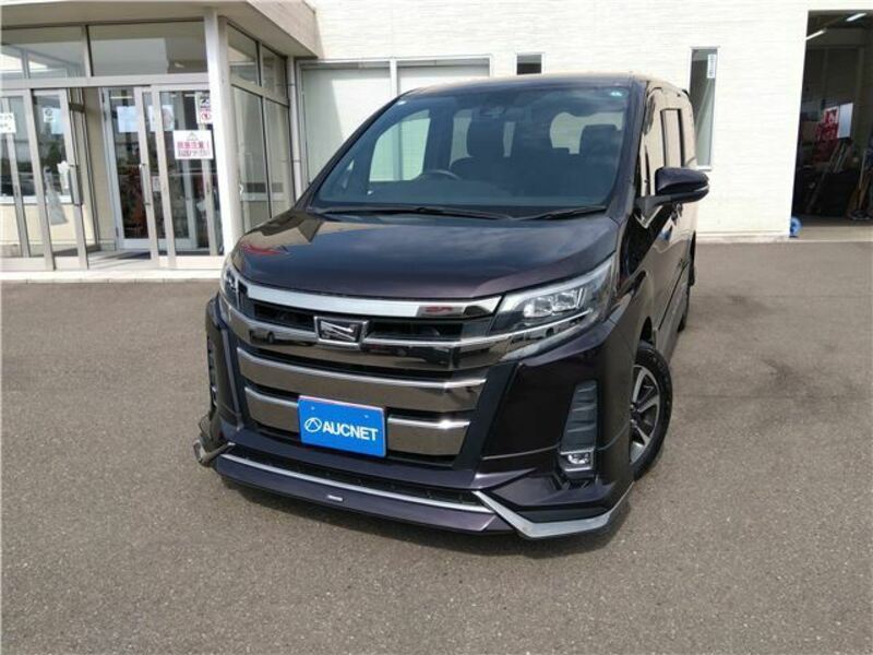 TOYOTA NOAH