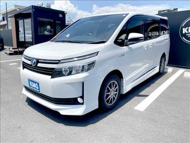 TOYOTA VOXY
