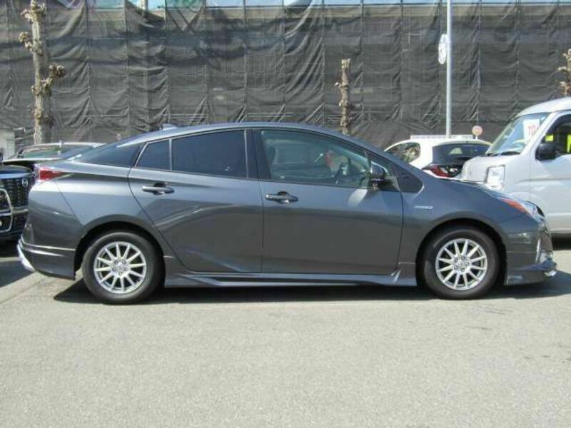 PRIUS-8