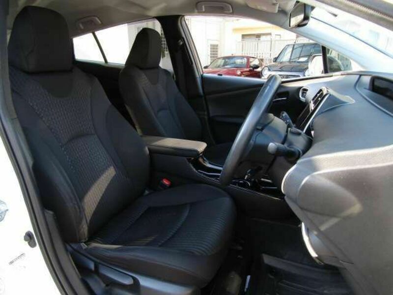 PRIUS-17