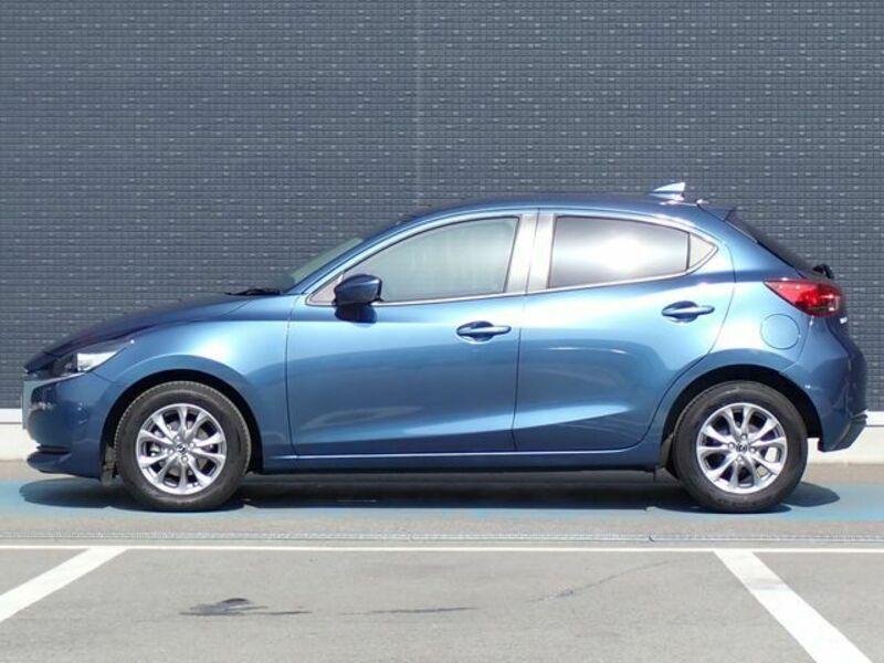 MAZDA2