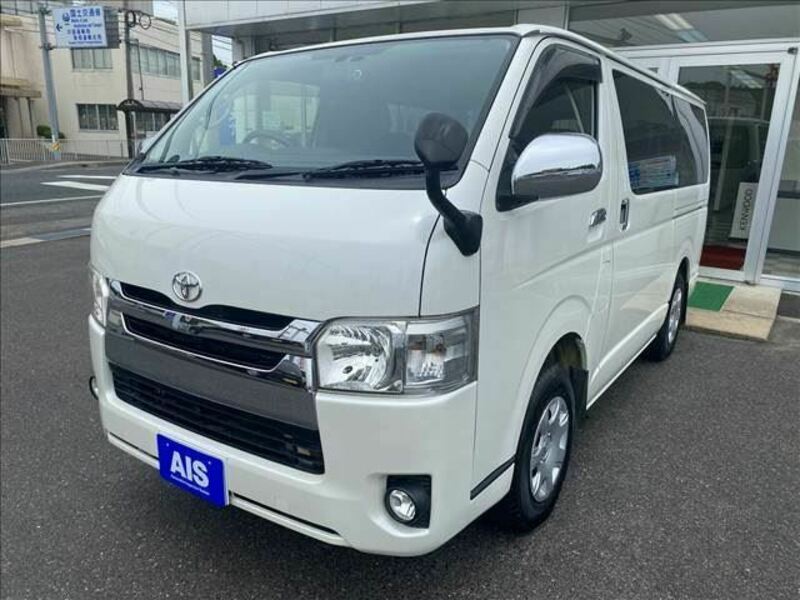 TOYOTA HIACE