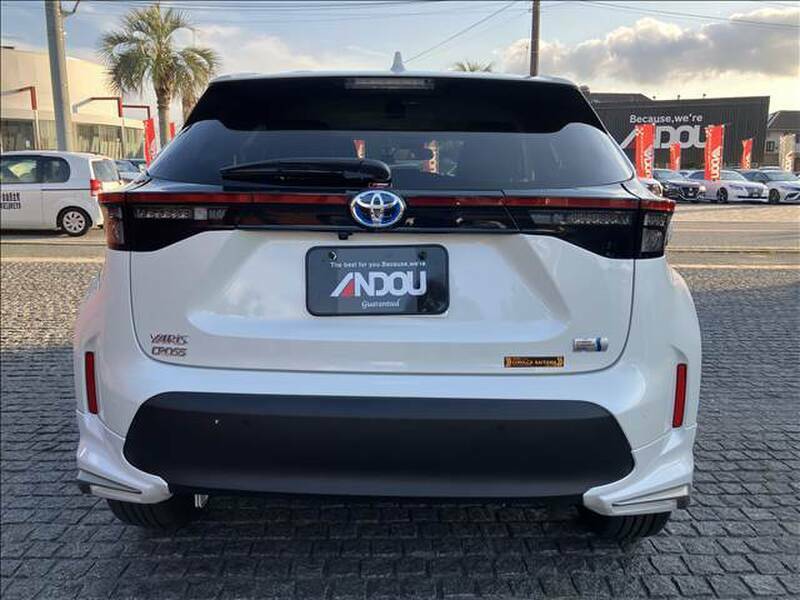 YARIS CROSS