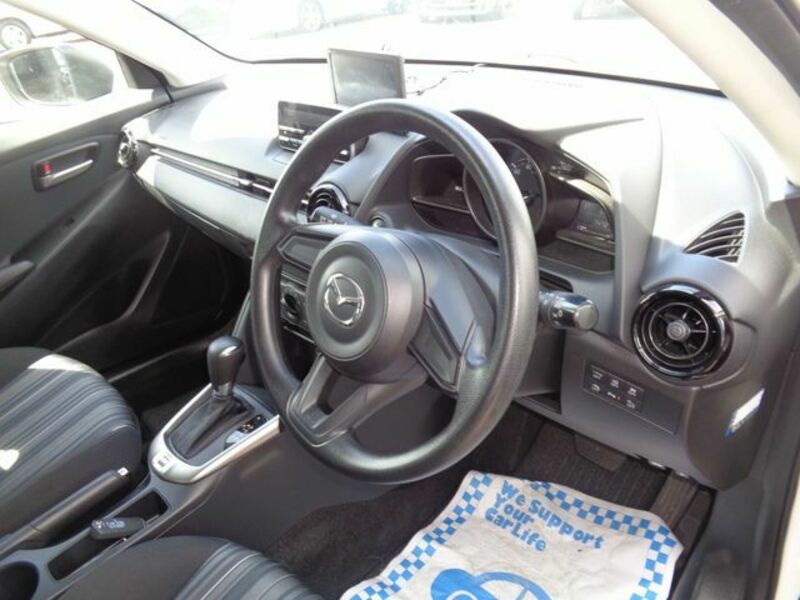 MAZDA2
