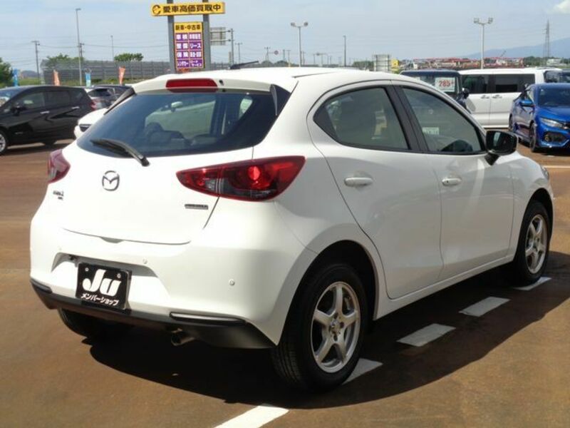 MAZDA2