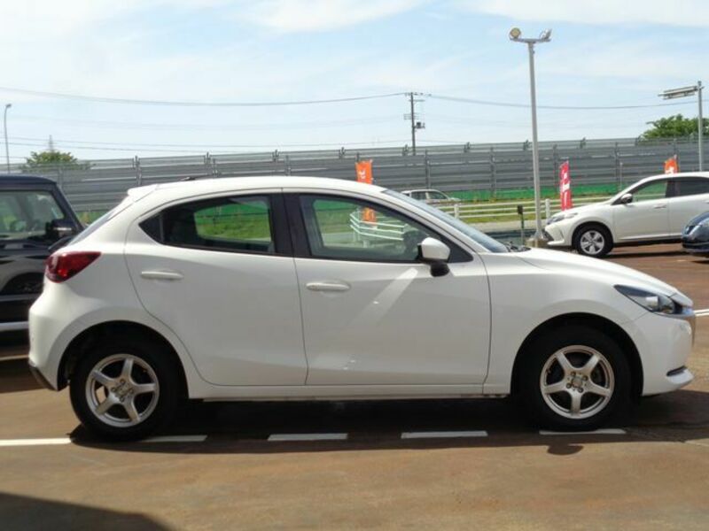 MAZDA2