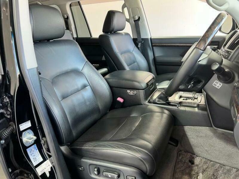 LAND CRUISER