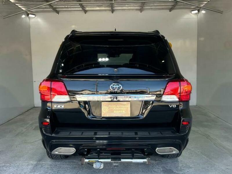 LAND CRUISER