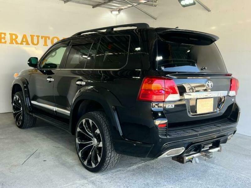 LAND CRUISER