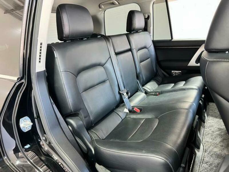 LAND CRUISER