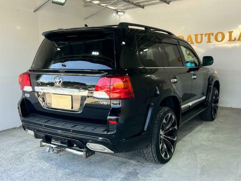 LAND CRUISER