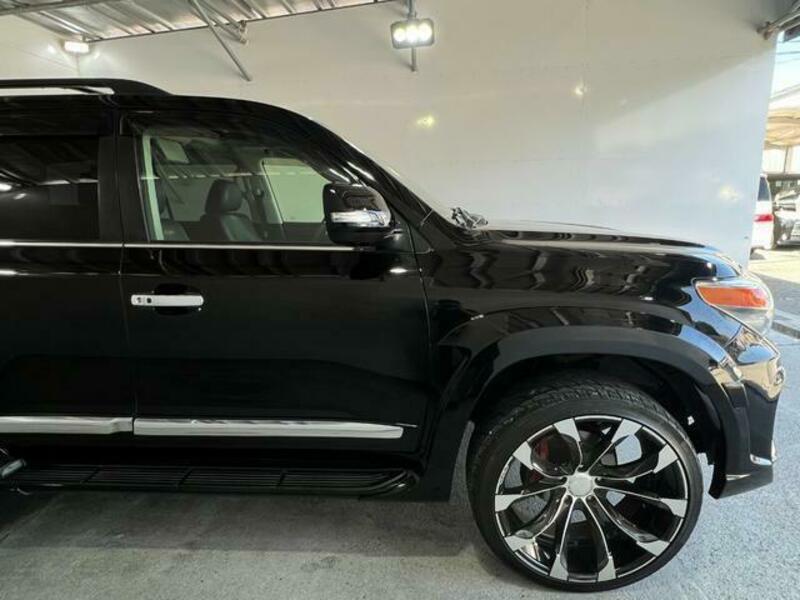 LAND CRUISER