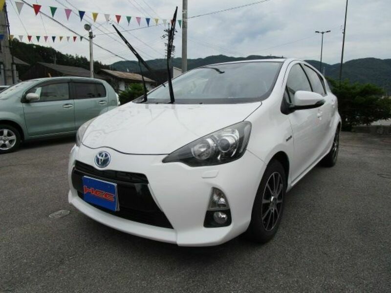 TOYOTA　AQUA