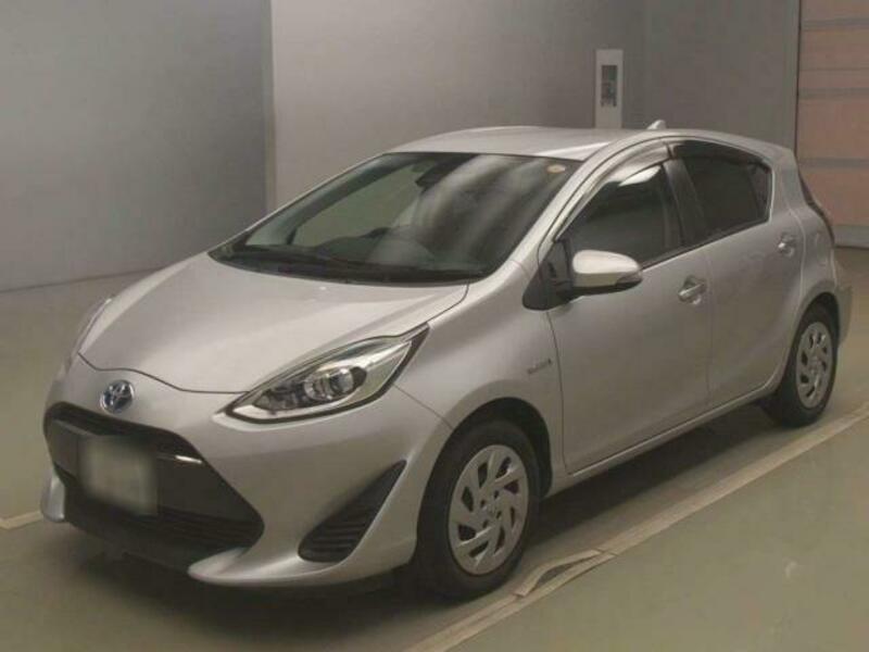 TOYOTA　AQUA
