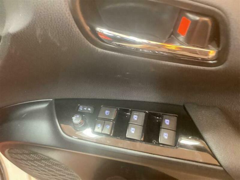 PRIUS-12