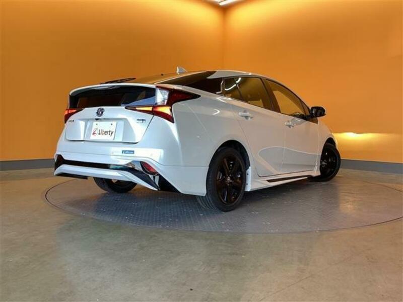 PRIUS-16