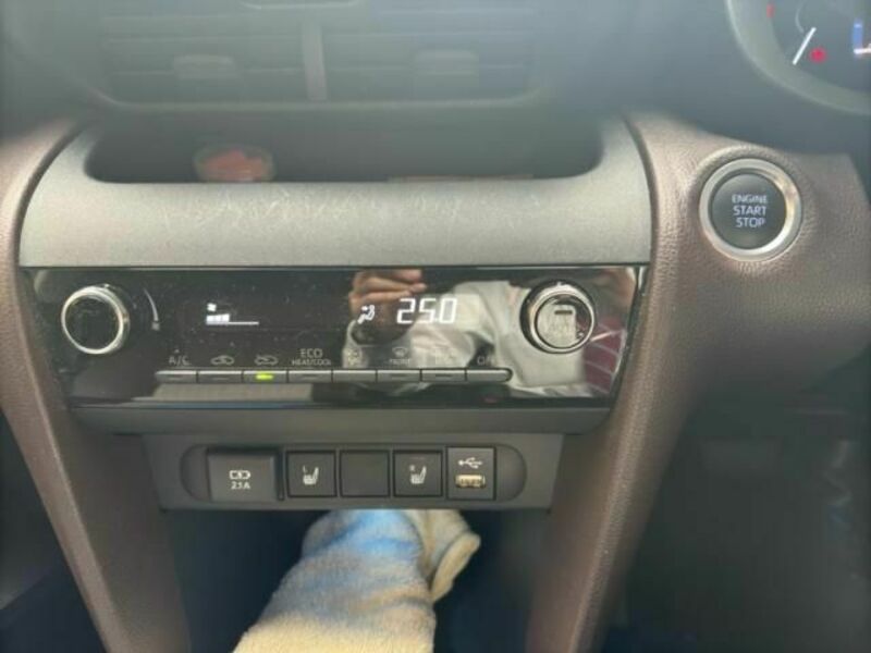 YARIS CROSS