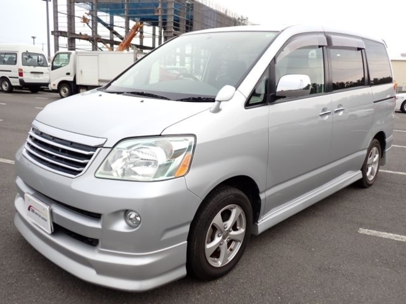 TOYOTA NOAH
