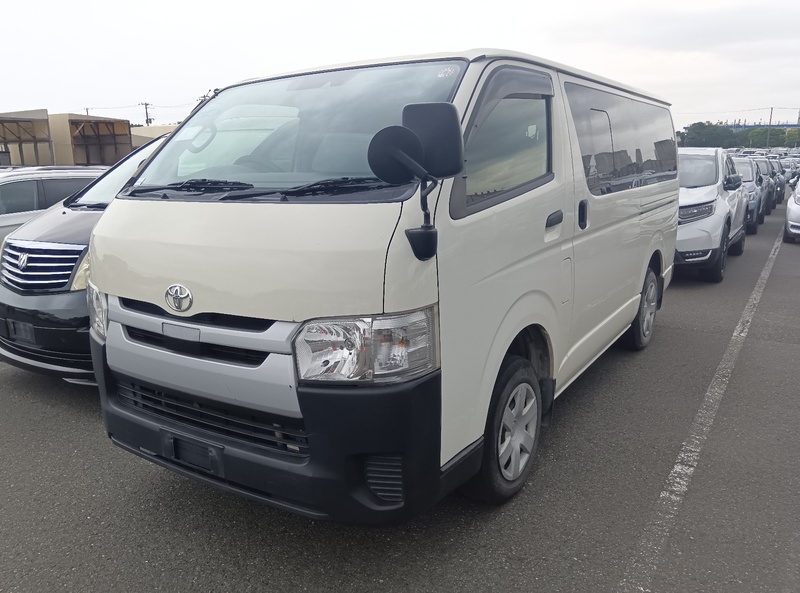 TOYOTA Regiusace Van