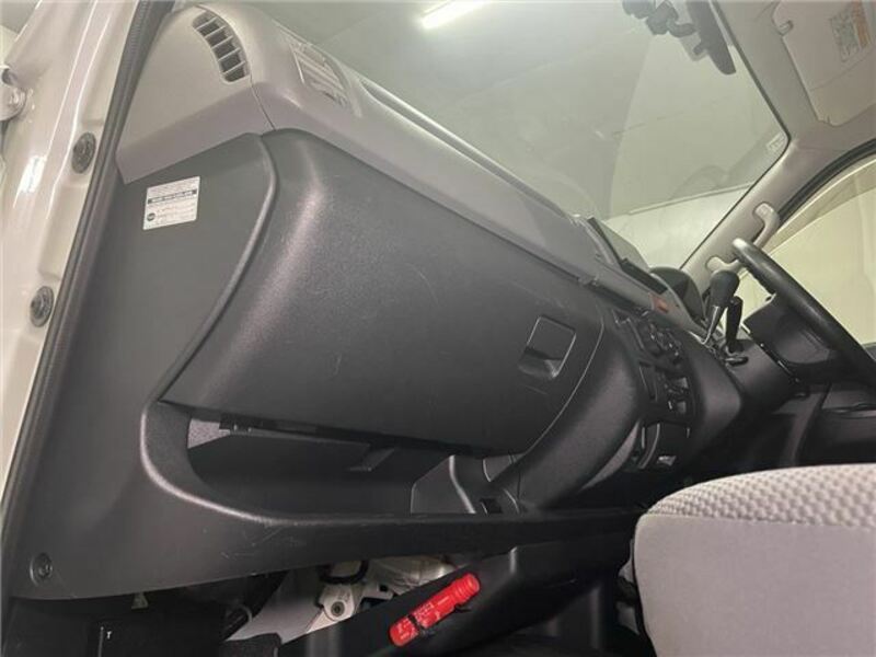 HIACE VAN-28