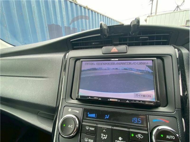 COROLLA AXIO