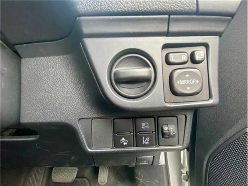 COROLLA AXIO
