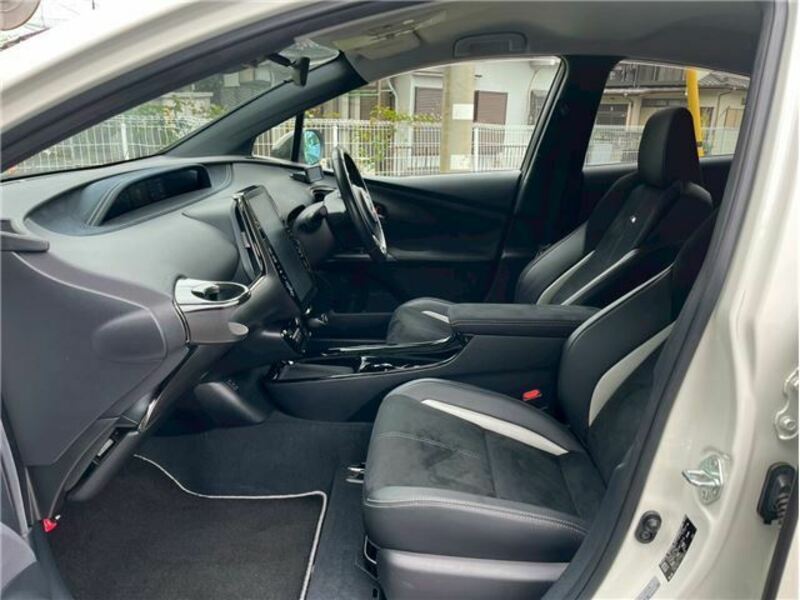 PRIUS PHV
