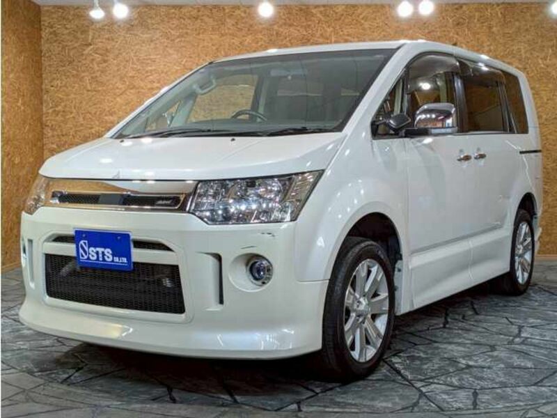 MITSUBISHI DELICA D5