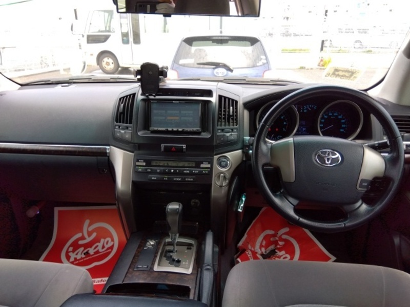 LAND CRUISER-4