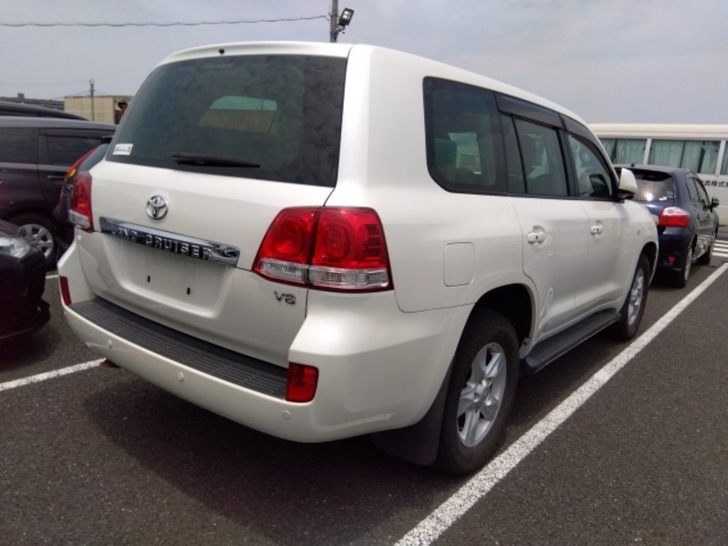 LAND CRUISER-3