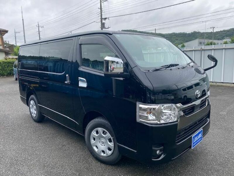 TOYOTA HIACE