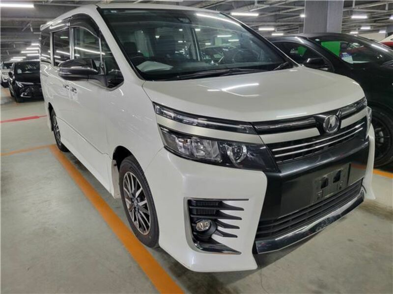 TOYOTA　VOXY