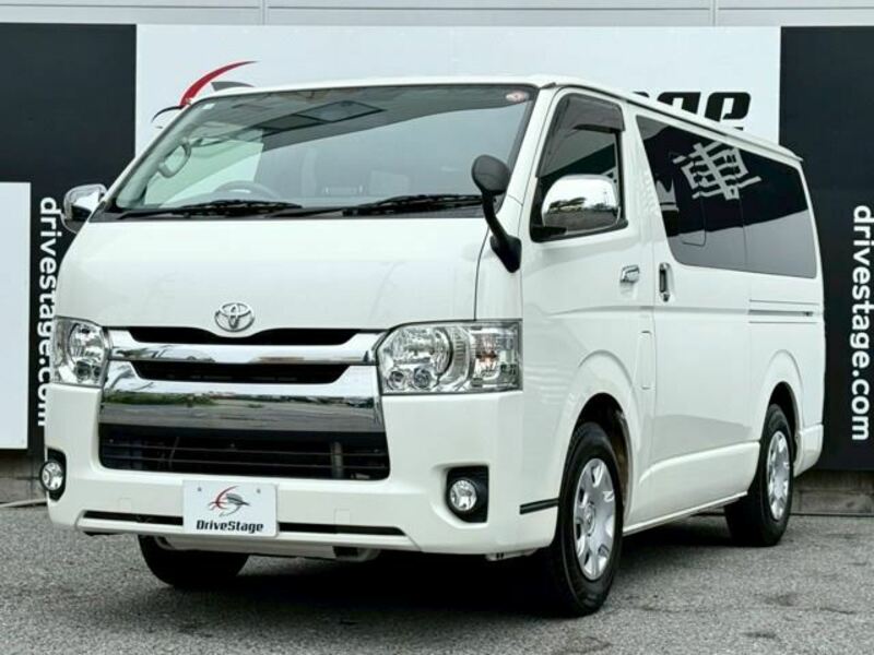 TOYOTA HIACE