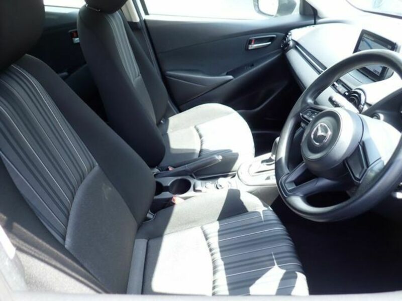 MAZDA2