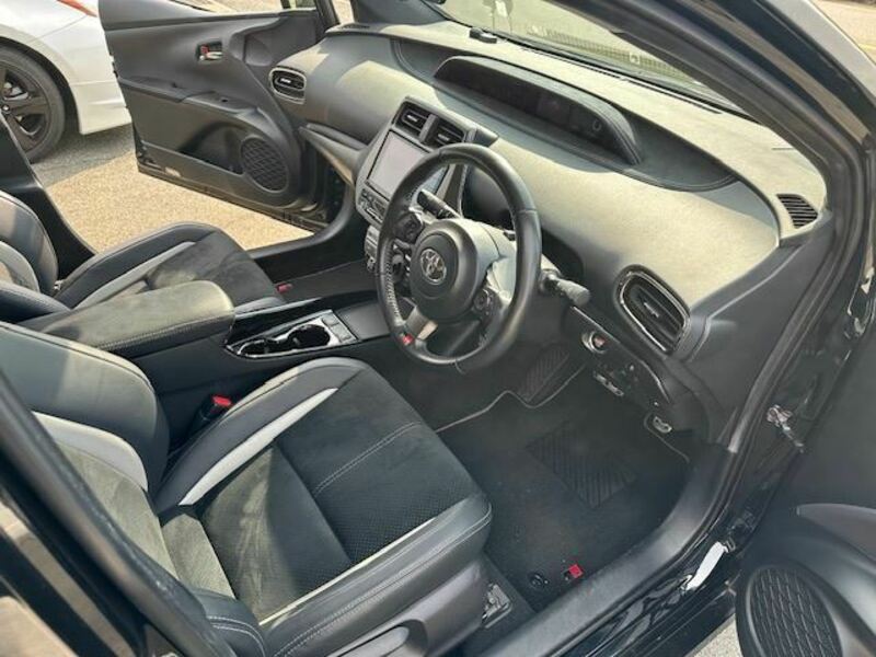 PRIUS PHV
