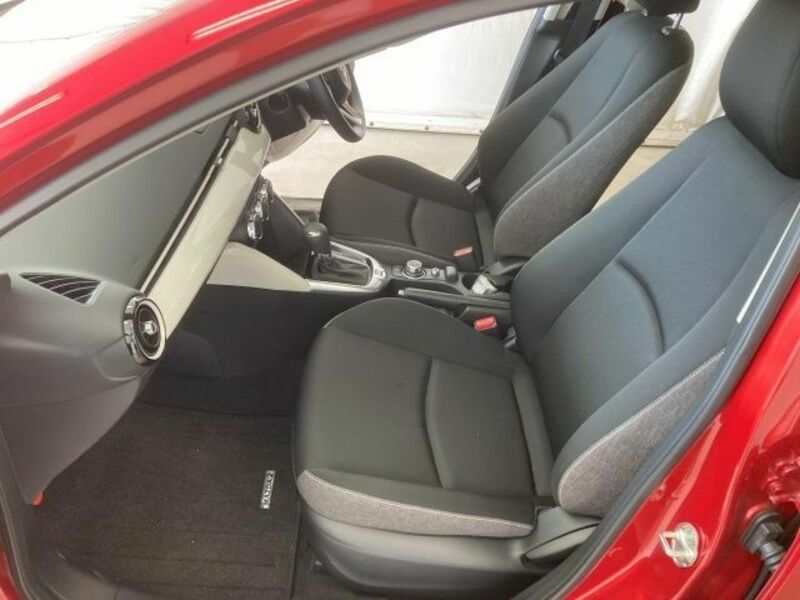 MAZDA2