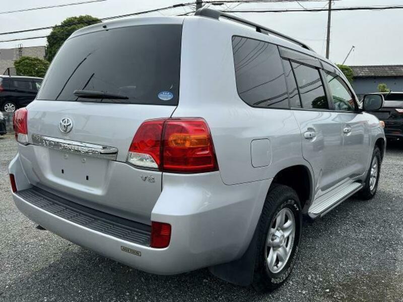 LAND CRUISER