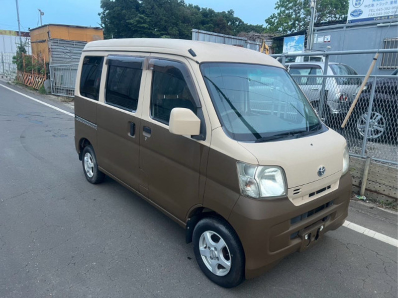 TOYOTA PIXIS VAN