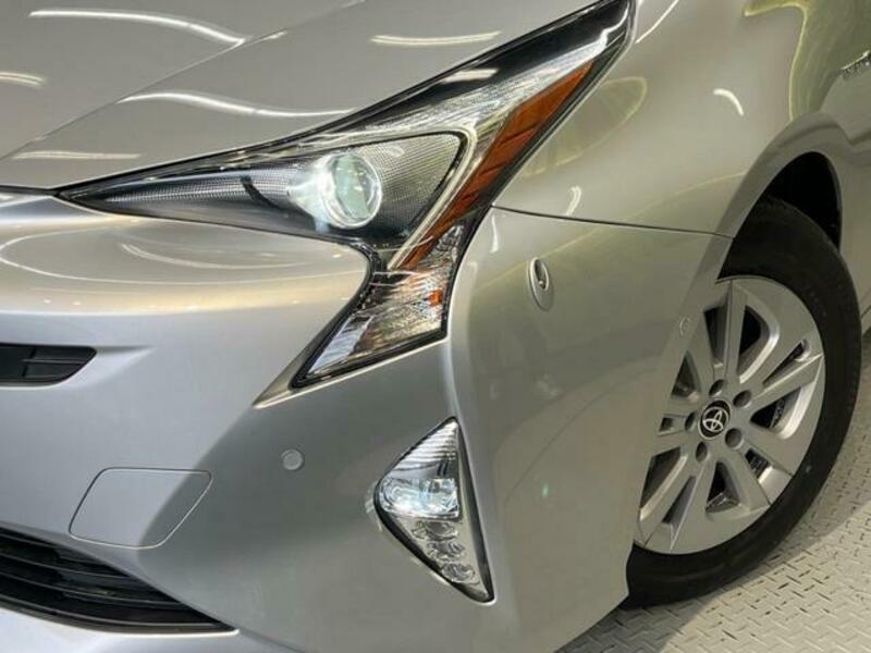 PRIUS-11