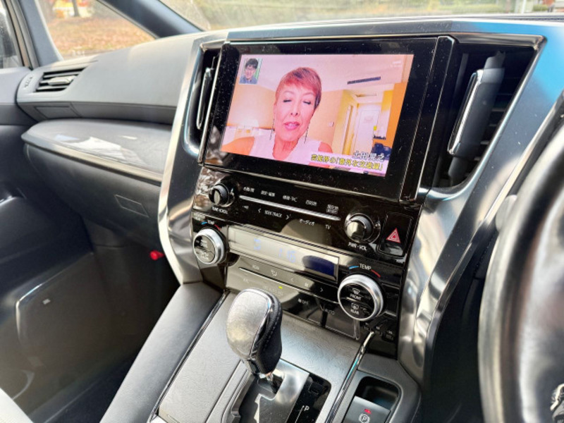 VELLFIRE-17