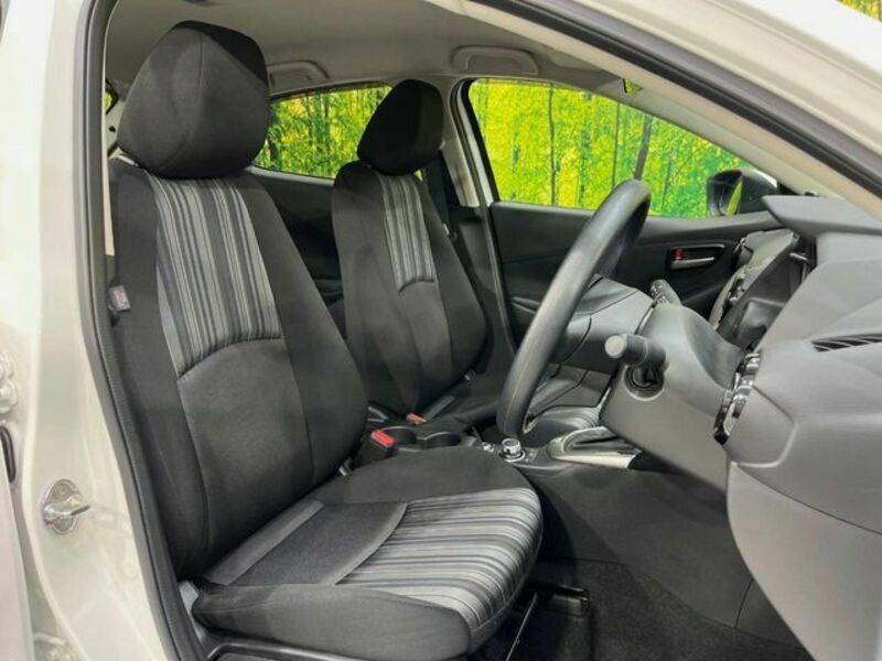 MAZDA2