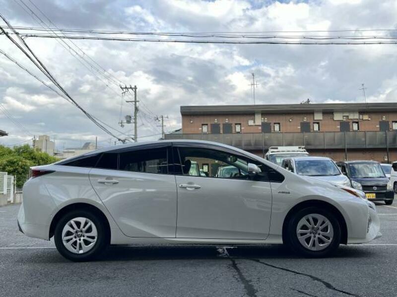 PRIUS-4