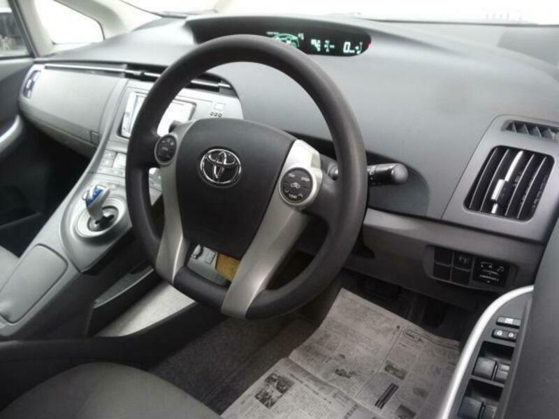 PRIUS-16