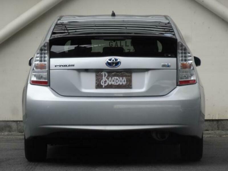 PRIUS-17