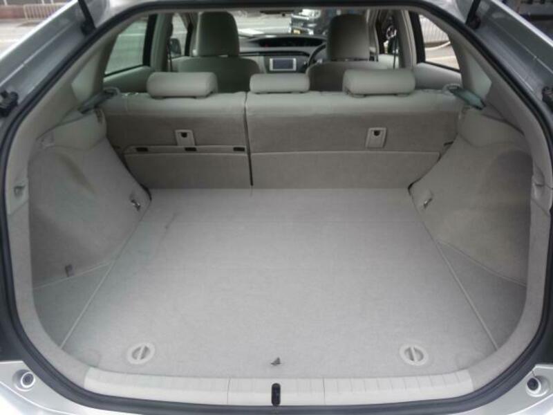 PRIUS-16