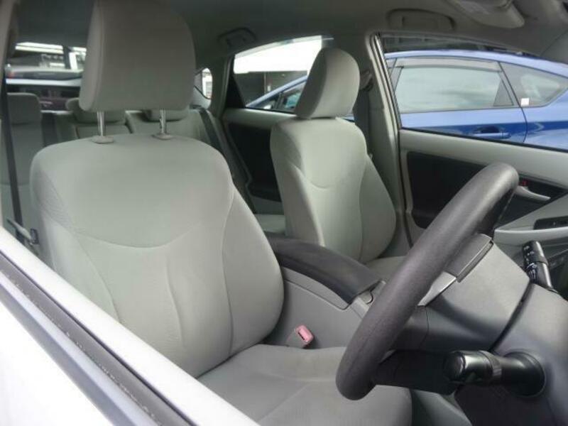 PRIUS-11