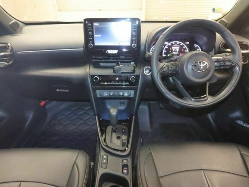 YARIS CROSS