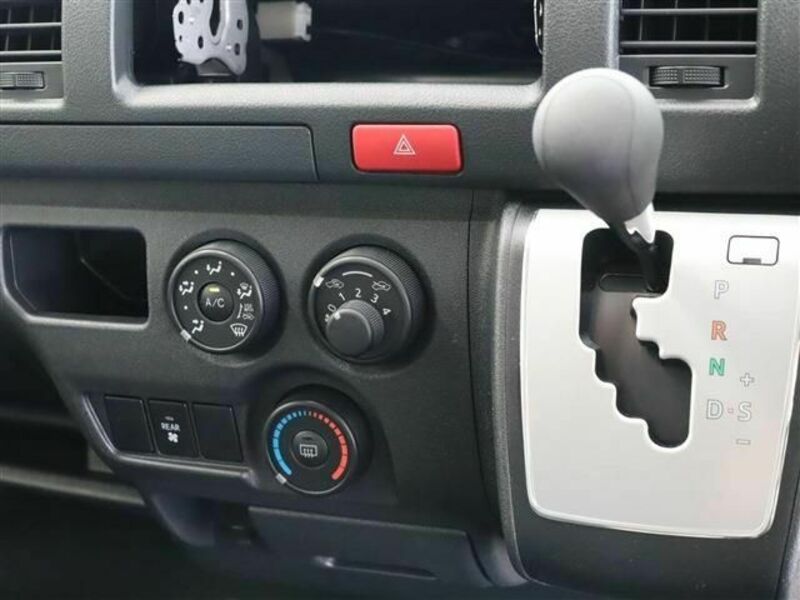 BONGO BRAWNY VAN