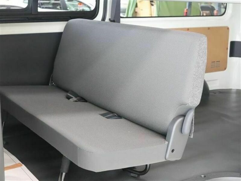 BONGO BRAWNY VAN