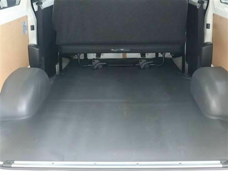 BONGO BRAWNY VAN
